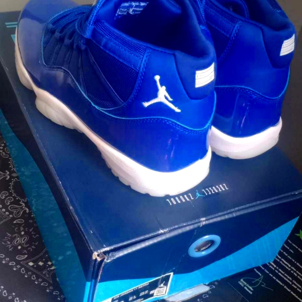 Jordan #10  size 10 🔵